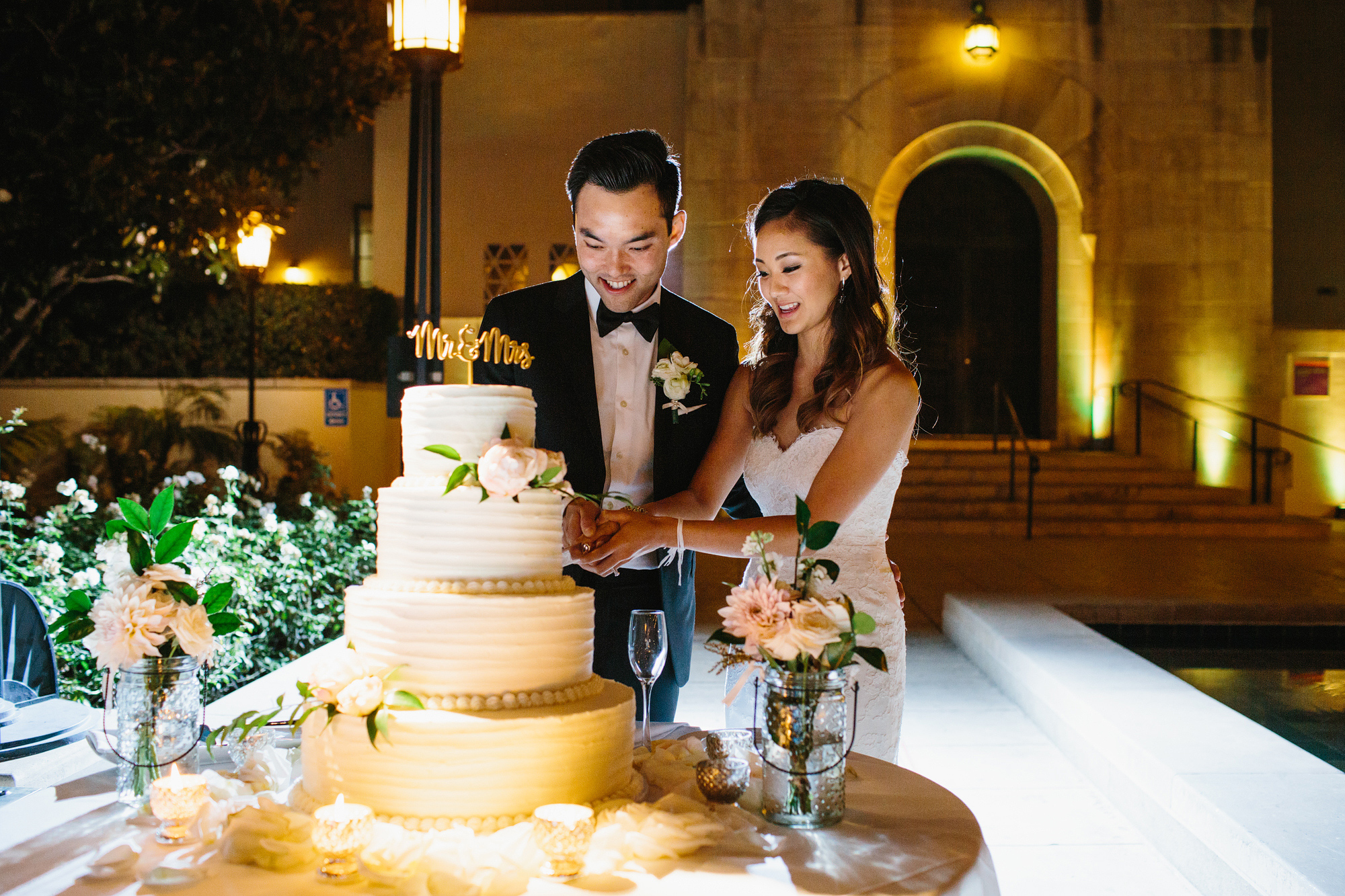 The bride and groom cutting the cake. 