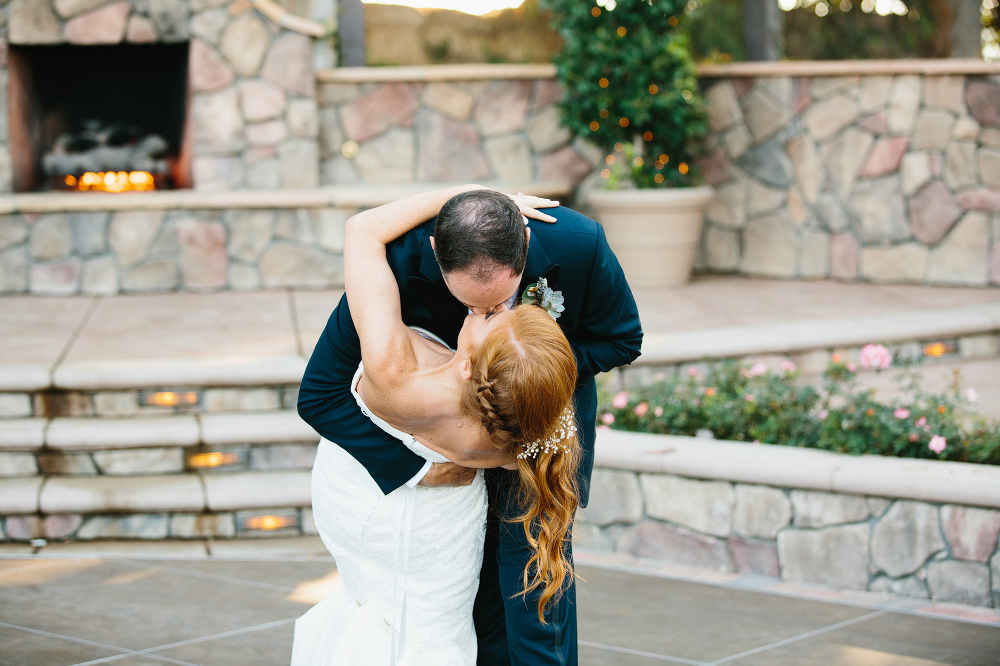 Justin dipped Carrie during their first dance. 