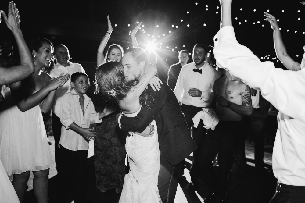 Carrie and Justin kissing during dancing. 