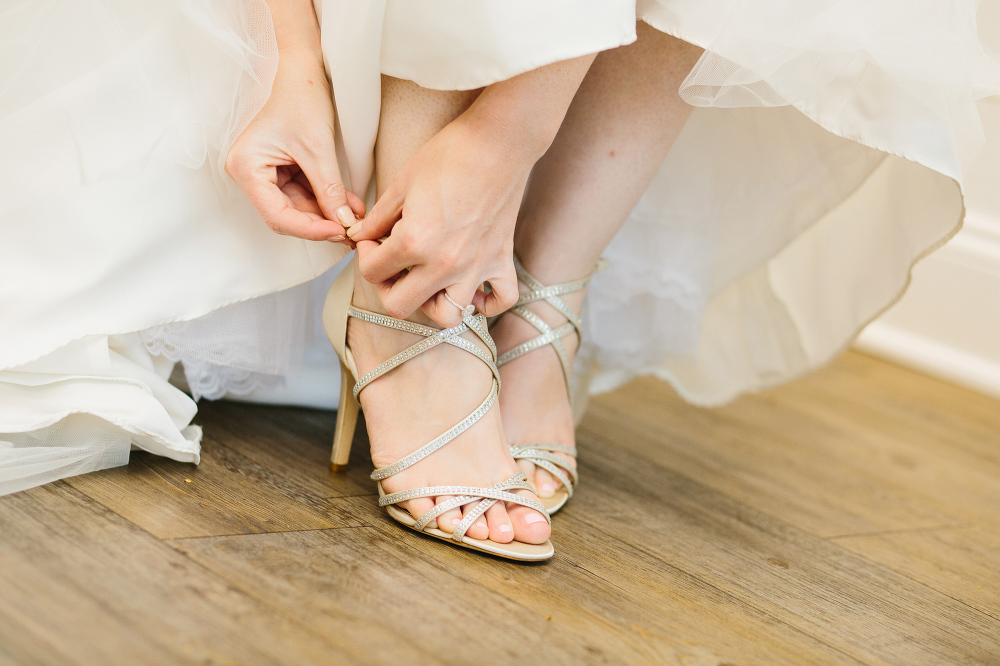 The bride putting on her shoes. 