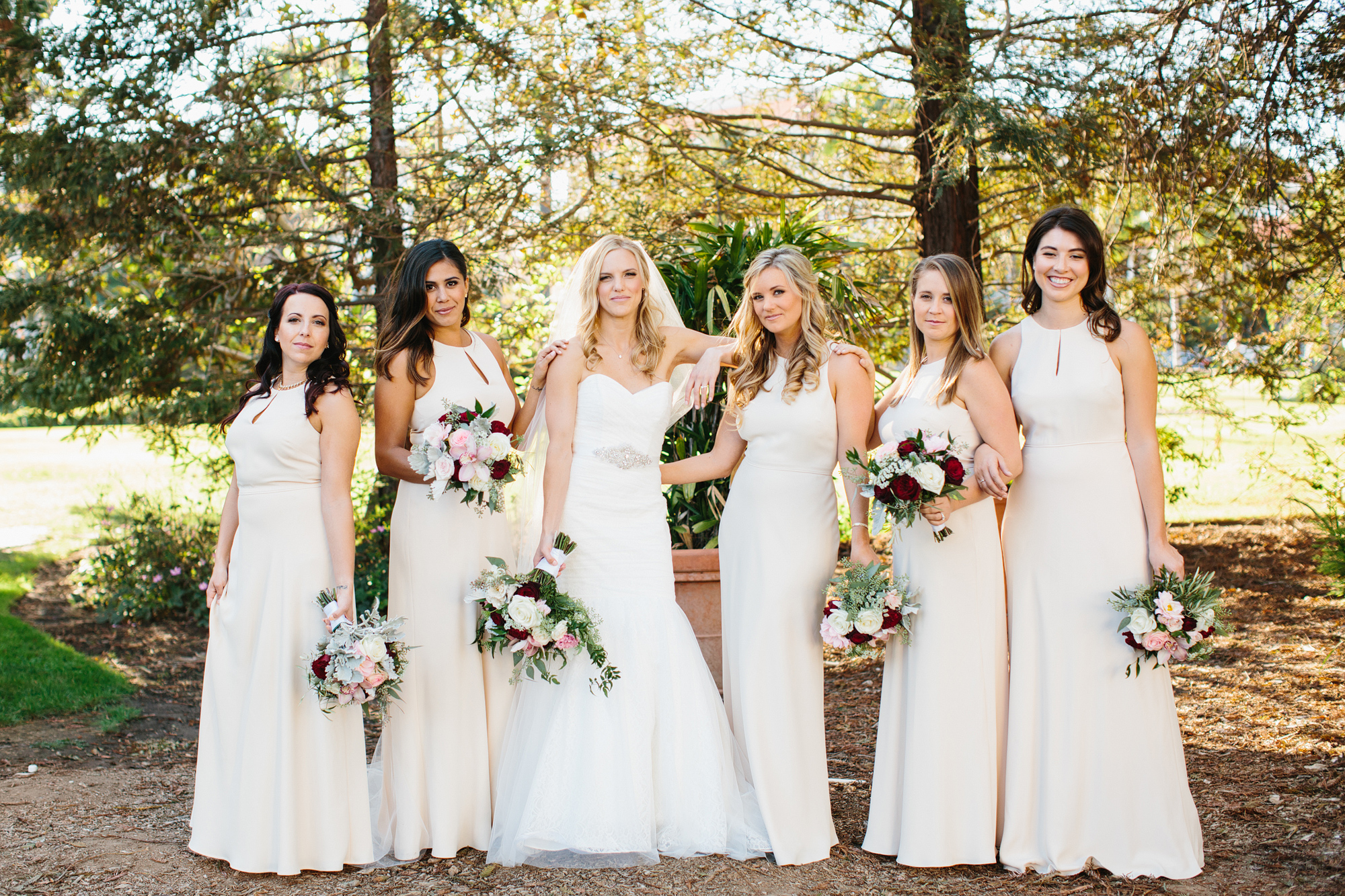 A beautiful photo of the bride and bridesmaids. 