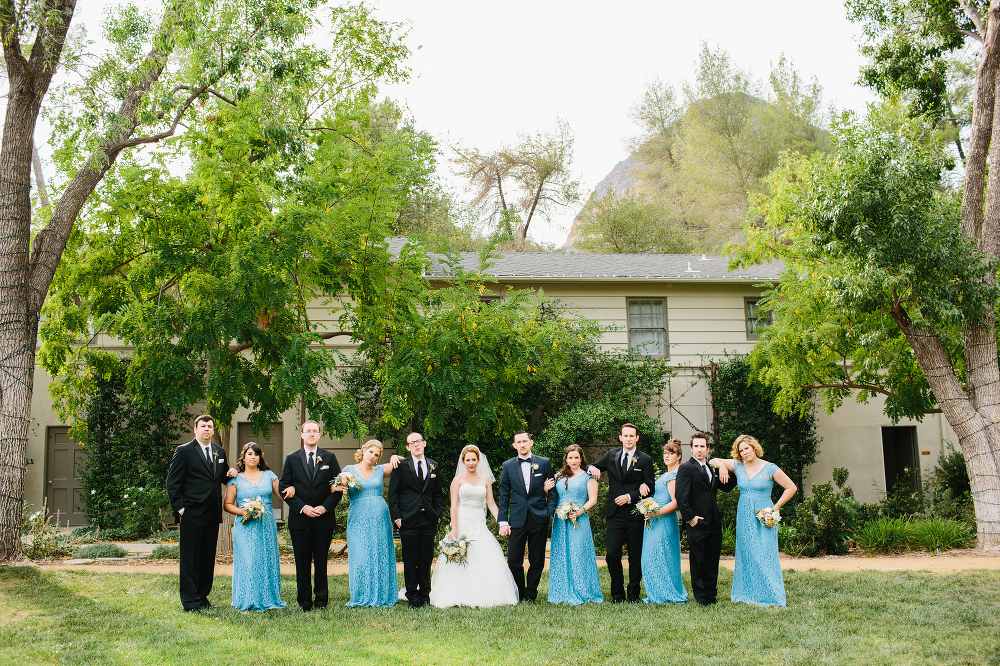 The full wedding party on the lawn. 