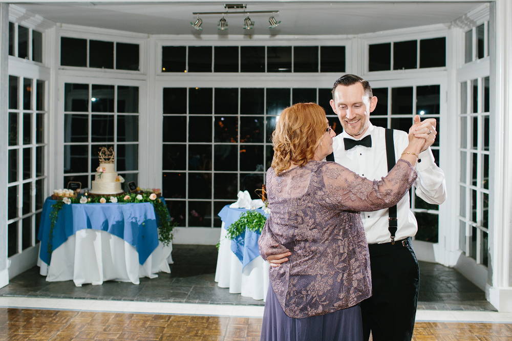 The groom also had a special dance with his mother. 